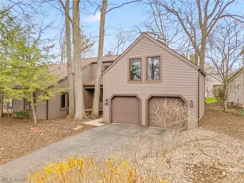 1536 Baycrest Dr NW, Canton, OH 44708