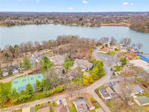 View/Area - 1536 Baycrest Dr NW, Canton, OH 44708 photo 1 of 8