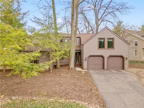 Exterior - 1536 Baycrest Dr NW, Canton, OH 44708 photo 2 of 12