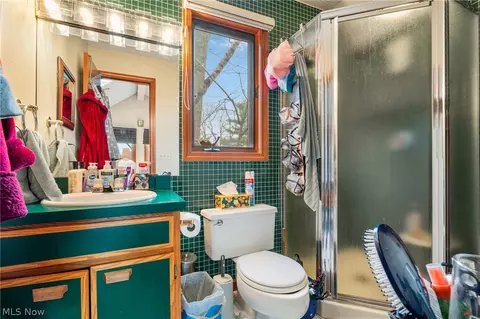 Bath - 1536 Baycrest Dr NW, Canton, OH 44708 photo 3 of 3