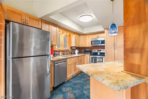 Kitchen - 1536 Baycrest Dr NW, Canton, OH 44708 photo 1 of 2