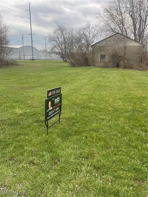Irwin Place Ne, Canton, OH 44705