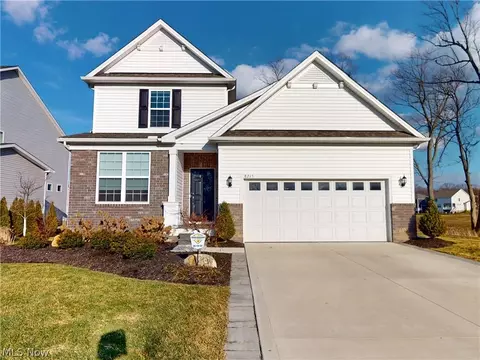 8215 Mustang Ln, Mentor, OH 44060