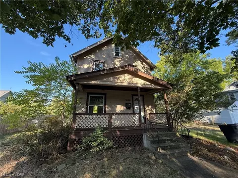 1033 Olive Ave NE, Warren, OH 44483