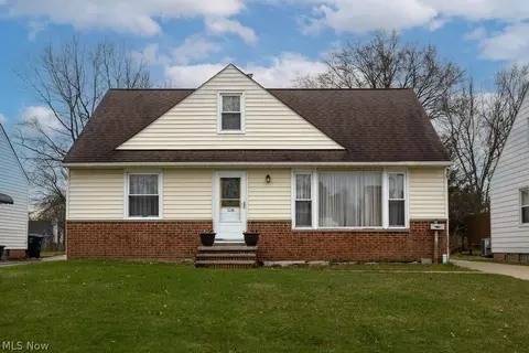 5372 Huron Rd, Lyndhurst, OH 44124