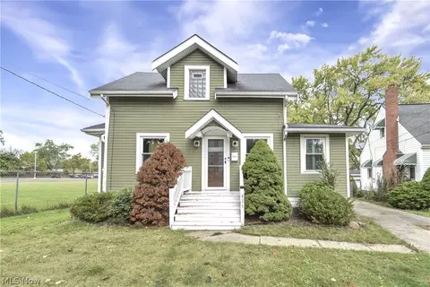 471 Columbus St, Bedford, OH 44146