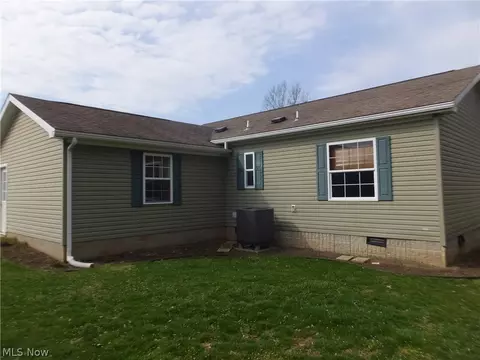 330 Gemini Dr, Dover, OH 44622 photo 3