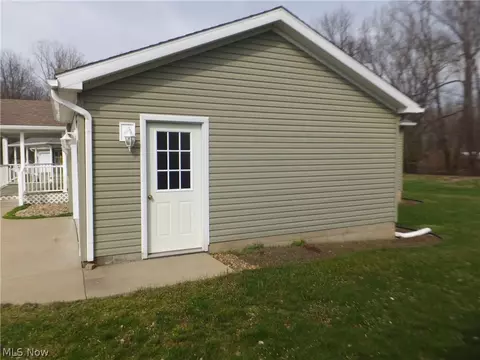 330 Gemini Dr, Dover, OH 44622 photo 2
