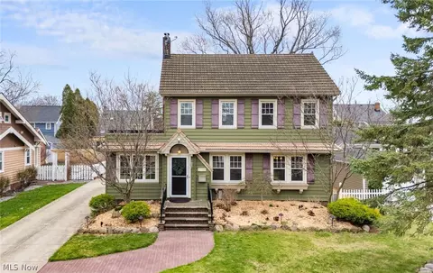 2135 Riverside Dr, Lakewood, OH 44107