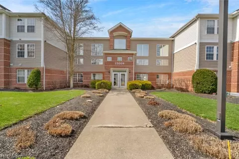 23004 Chandlers Ln #347, Olmsted Falls, OH 44138