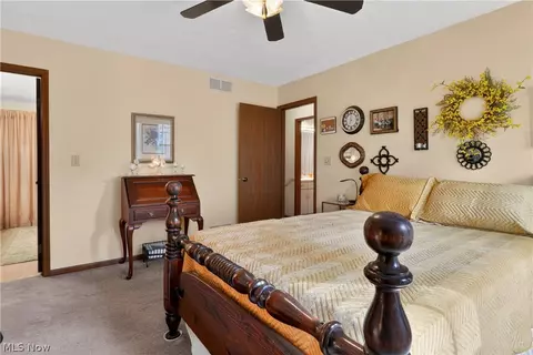 Bedroom - 1123 Red Tail Hawk #1, Boardman, OH 44512 photo 6 of 8