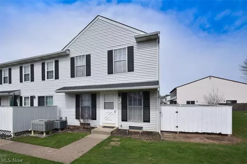 6577 Liberty Bell Dr #C20, Brook Park, OH 44142