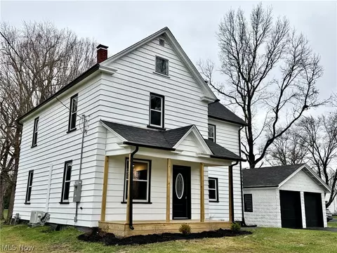 559 Jackson St, Hubbard, OH 44425