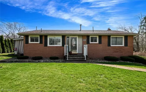 1156 Terrace Rd NW, North Canton, OH 44720