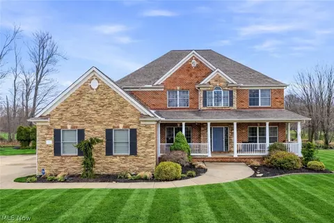 317 Edinburgh Dr, Highland Heights, OH 44143