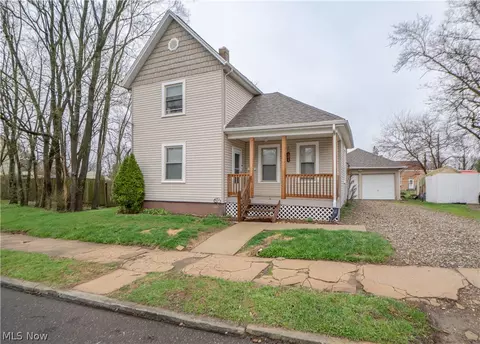 104 12th St NW, Massillon, OH 44647