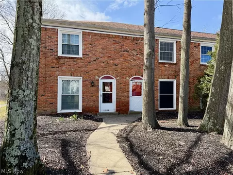11 Trenton Sq #T27, Euclid, OH 44143