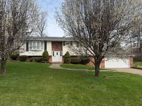 245 Kittle St, Williamstown, WV 26187