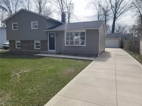 38136 Parkway Blvd, Willoughby, OH 44094