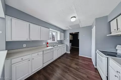 508 Wood St, Elyria, OH 44035 photo 8