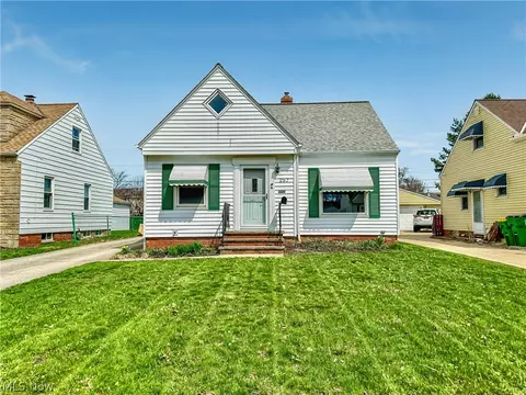 287 E 330th St, Willowick, OH 44095