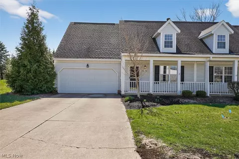 90 High Point Dr #27, Medina, OH 44256