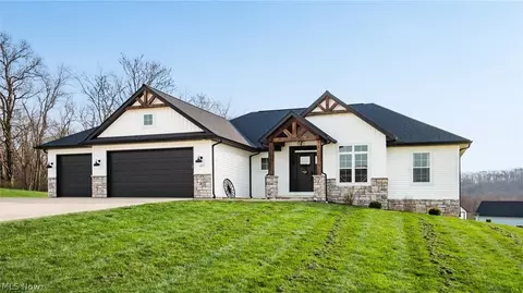 6865 Heritage Run Dr, Zanesville, OH 43701