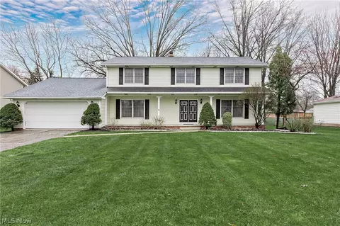 692 Davidson Dr, Highland Heights, OH 44143