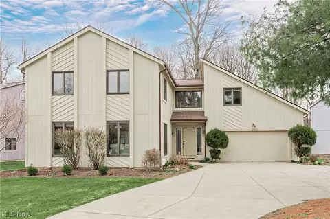 3999 Orangewood Dr, Orange, OH 44122