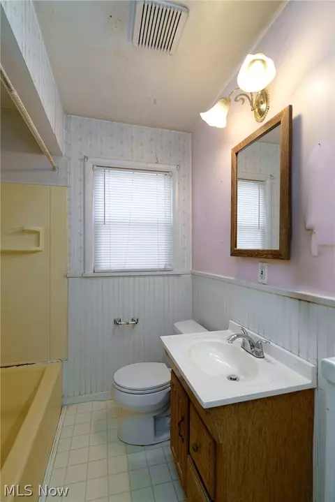 Bath - 23 Wayne Ave, Akron, OH 44301 photo 1 of 2