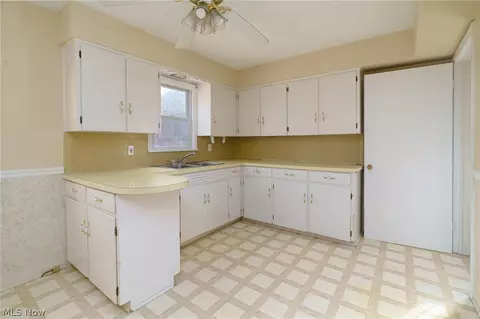 Kitchen - 23 Wayne Ave, Akron, OH 44301 photo 1 of 2