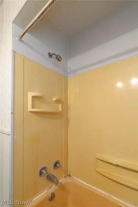 Bath - 23 Wayne Ave, Akron, OH 44301 photo 2 of 2