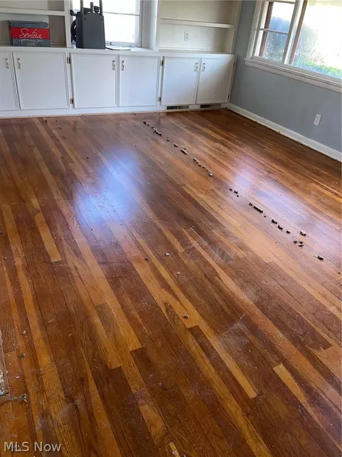 Living - 23 Wayne Ave, Akron, OH 44301 photo 2 of 5