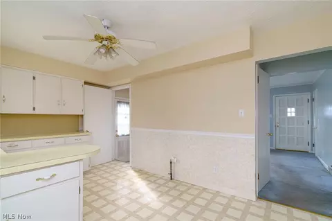Entry Way - 23 Wayne Ave, Akron, OH 44301 photo 1 of 3