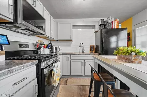 Kitchen - 155 S Johnson Rd, Sebring, OH 44672 photo 2 of 2