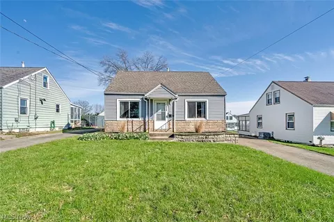 Exterior - 616 Poland Ave, Struthers, OH 44471 photo 3 of 8