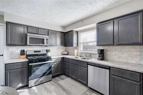 Kitchen - 616 Poland Ave, Struthers, OH 44471 photo 2 of 4