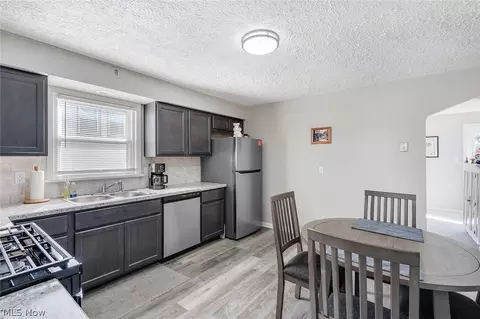 Kitchen - 616 Poland Ave, Struthers, OH 44471 photo 4 of 4