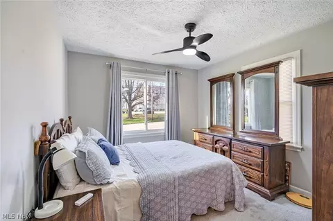 Bedroom - 616 Poland Ave, Struthers, OH 44471 photo 1 of 7