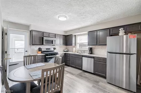 Kitchen - 616 Poland Ave, Struthers, OH 44471 photo 1 of 4