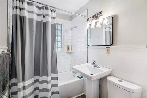 Bath - 616 Poland Ave, Struthers, OH 44471 photo 1 of 4
