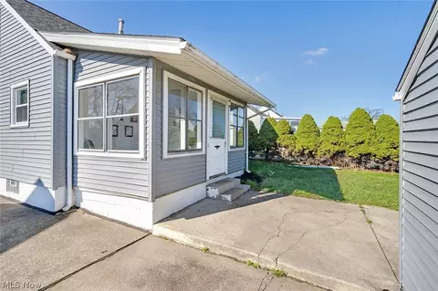 Exterior - 616 Poland Ave, Struthers, OH 44471 photo 5 of 8