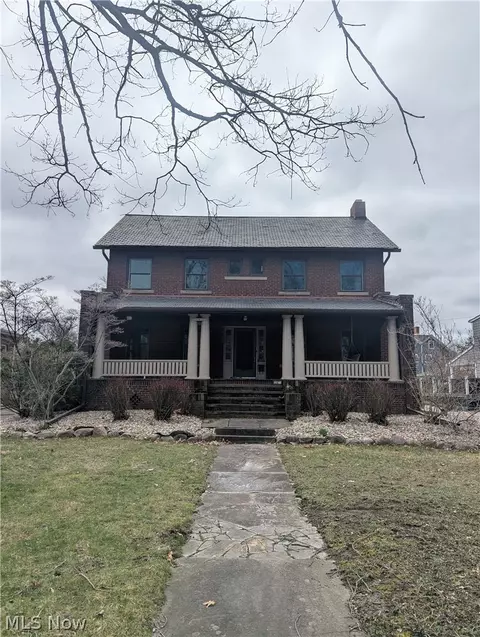 13971 Lake Ave, Lakewood, OH 44107