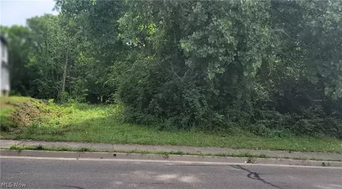 849 East Ave, Akron, OH 44307