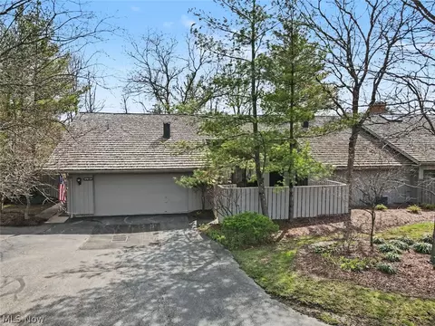 270-26 Hawthorne Dr, Aurora, OH 44202