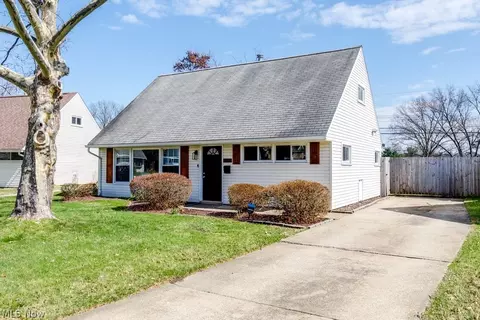 2331 Larchdale Dr, Cuyahoga Falls, OH 44221