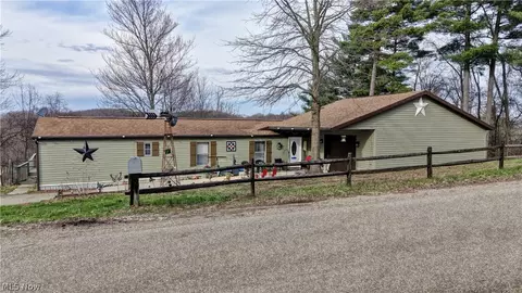 5931 Beagle Club Rd, Newcomerstown, OH 43832