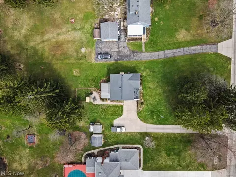 8084 Wright Rd, Broadview Heights, OH 44147 photo 2