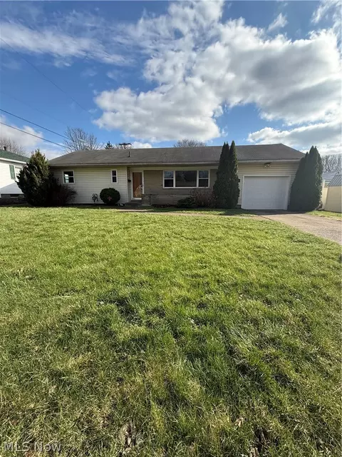 1415 Tomahawk Ln, Coshocton, OH 43812