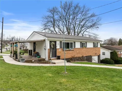 112 Parkview Dr, Wintersville, OH 43953